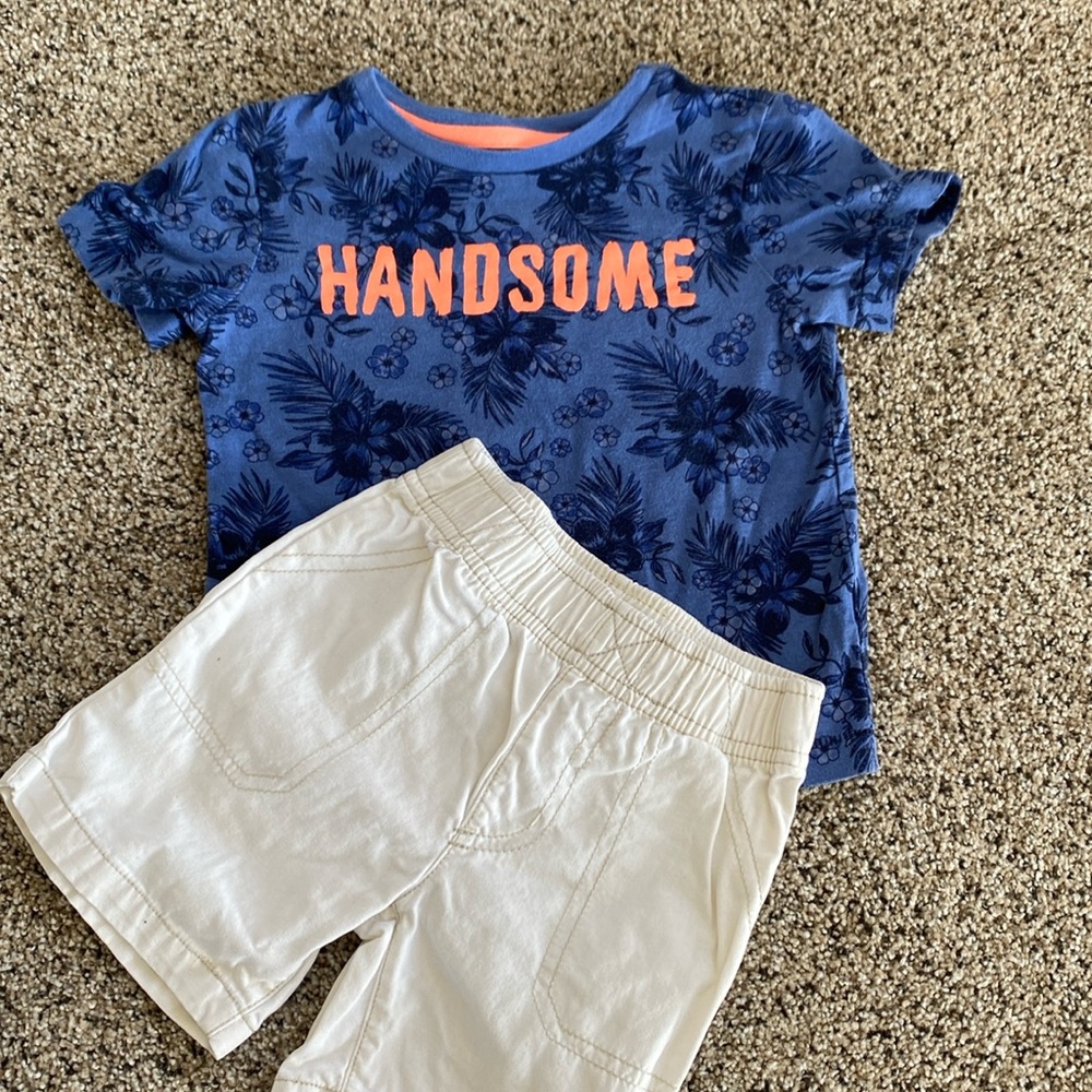 Handsome! 2T Carter’s blue shirt and khaki shorts outfit. 💙